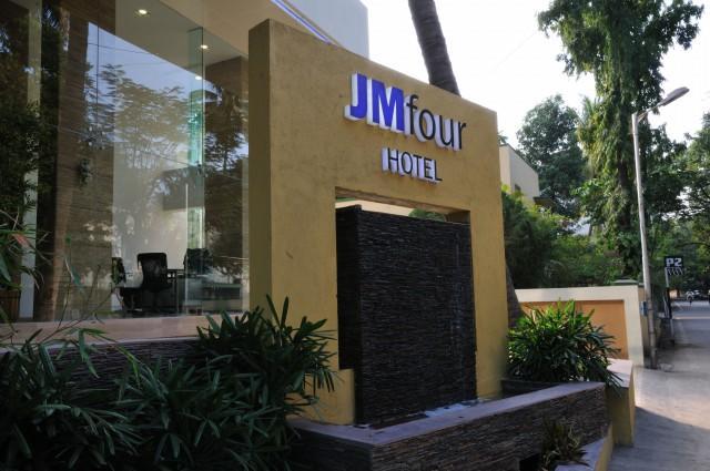 Jm Four Hotel Пуна Экстерьер фото